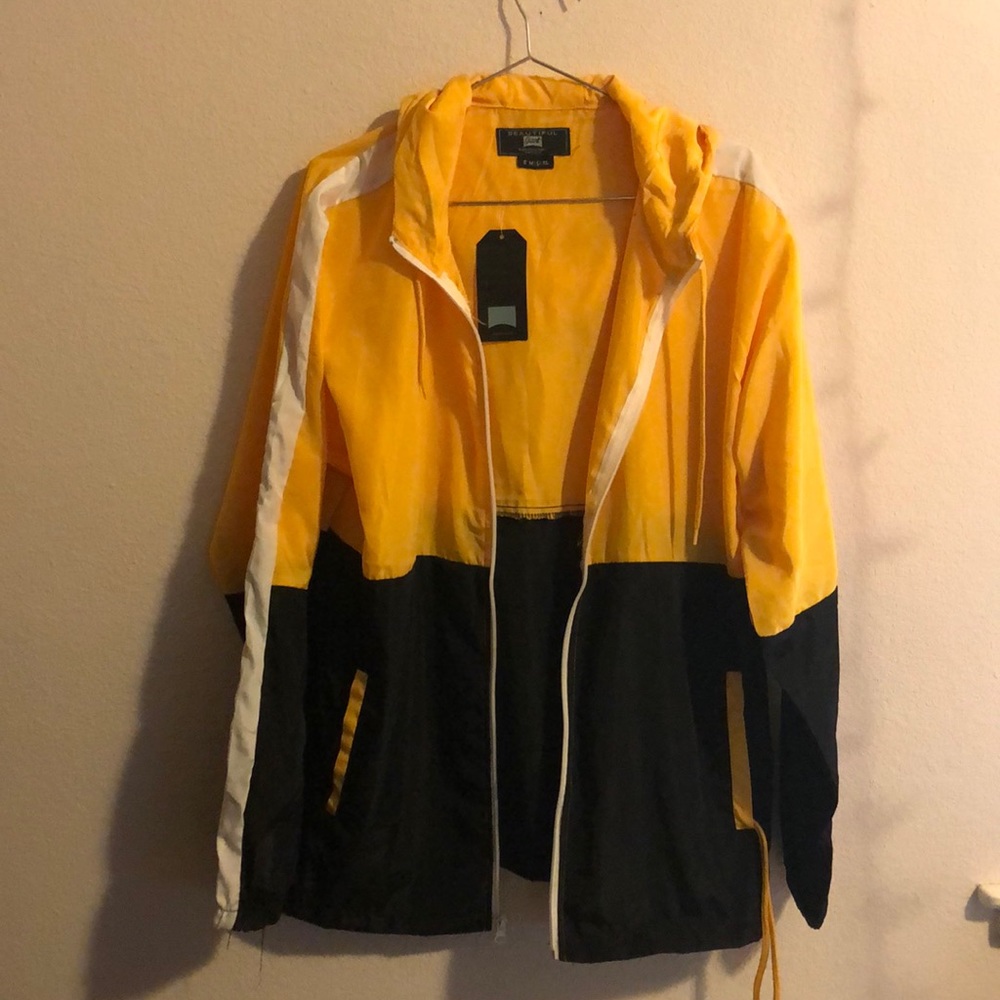 Black and yellow unisex rain jacket 🧥💛🖤
